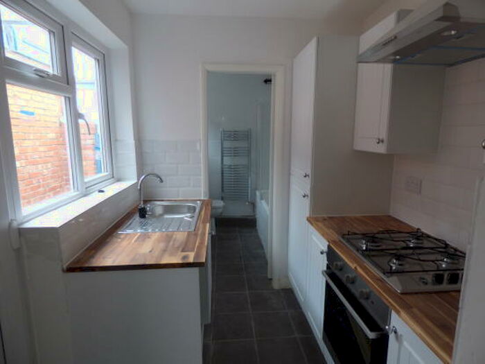 2 Bedroom House To Rent In Tudor Street, L6