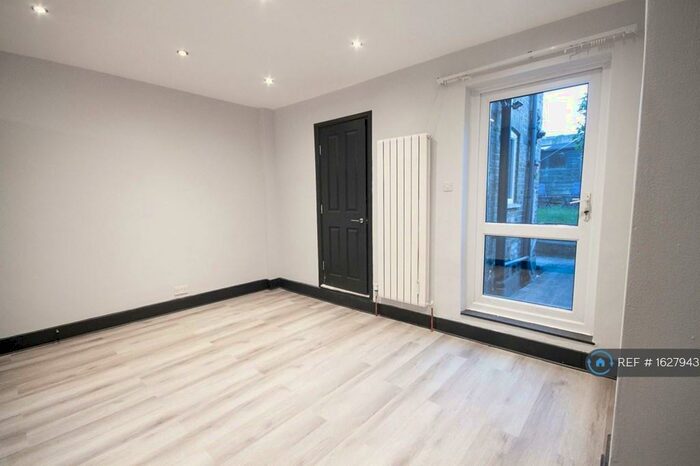 3 Bedroom Terraced House To Rent In Leghorn Road, London, SE18