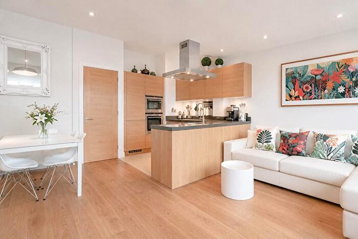 2 Bedroom Flat To Rent In Praed Street, Paddington, London, W2