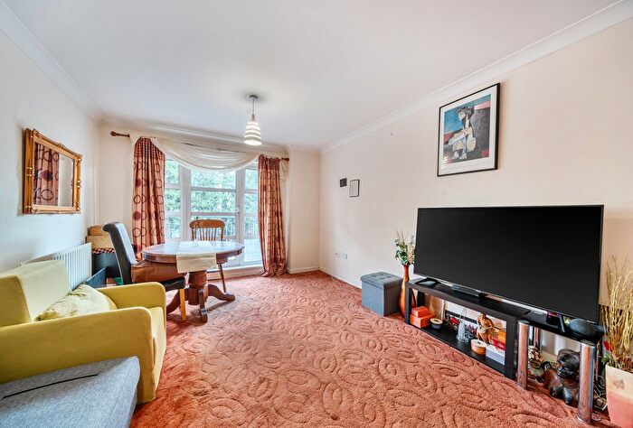 2 Bedroom Flat For Sale In Old Kenton Lane, Kingsbury, London, NW9