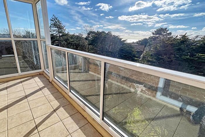 2 Bedroom Flat For Sale In Bournemouth, BH4