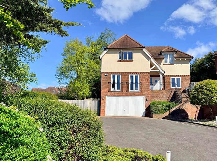 5 Bedroom Detached House For Sale In Chynham Place, South Croydon, CR2