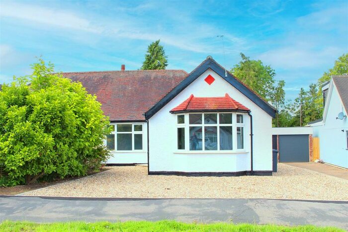 3 Bedroom Semi-Detached Bungalow To Rent In Strafford Gate, Potters Bar, EN6