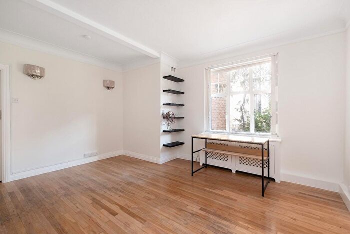 Studio To Rent In Belsize Grove, London, NW3
