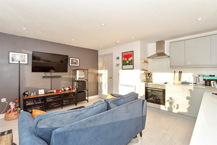 1 Bedroom Apartment For Sale In Leigh Road, Havant, Hampshire, PO9