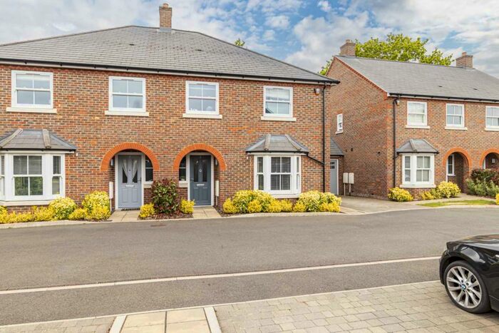 3 Bedroom Semi-Detached House To Rent In Michael Close, Hemel Hempstead, HP2