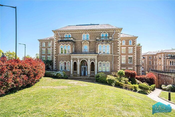 2 Bedroom Flat For Sale In Princess Park Manor, Royal Drive, Friern Barnet, London, N11