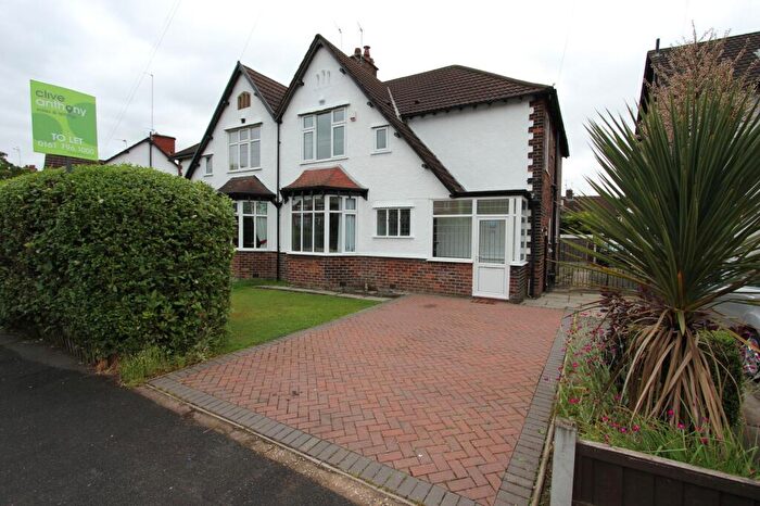 3 Bedroom House To Rent In Heywood Road, Prestwich, M25