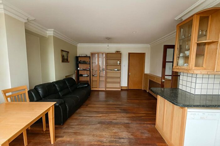 2 Bedroom Flat For Sale In Ravensdale Road, London, N16