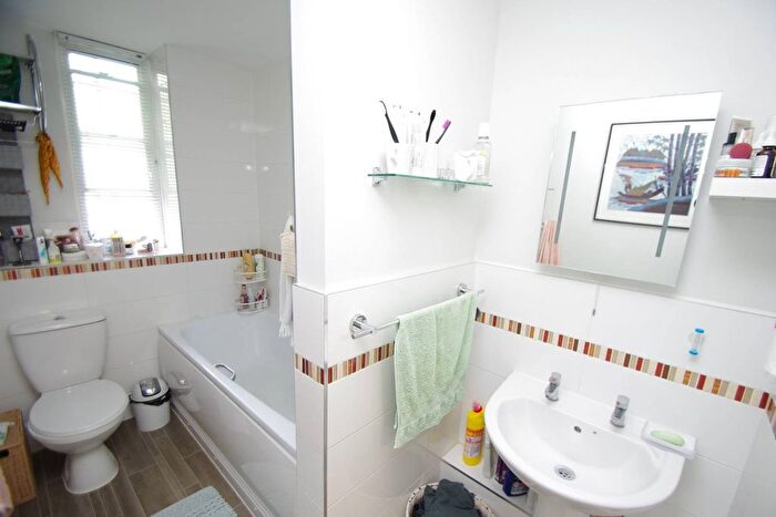 2 Bedroom Flat To Rent In High Street., Watford, WD17