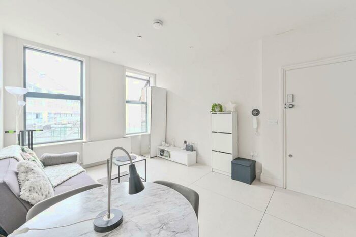 1 Bedroom Flat To Rent In Petram House, Elephant And Castle, London, SE17