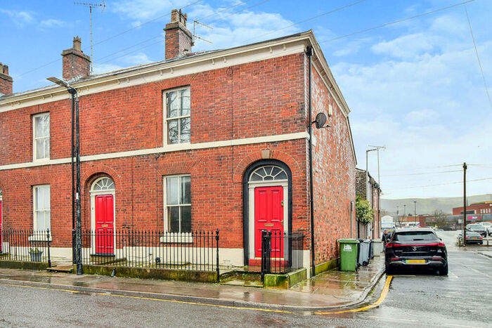 2 Bedroom End Of Terrace House To Rent In Bridge Street, Macclesfield, Cheshire, SK11