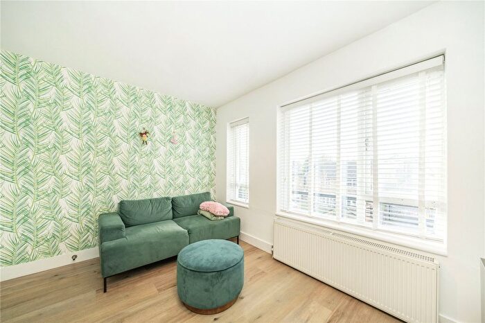 1 Bedroom Flat For Sale In Hillyard Street, London, SW9