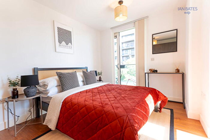 1 Bedroom Apartment For Sale In Roseberry Place, London, E8