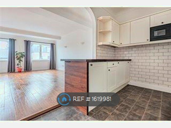 2 Bedroom Flat To Rent In Penn Court, Winchester, SO23