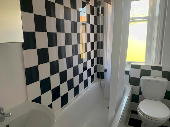 2 Bedroom Flat To Rent In Comeragh Road, London, W14