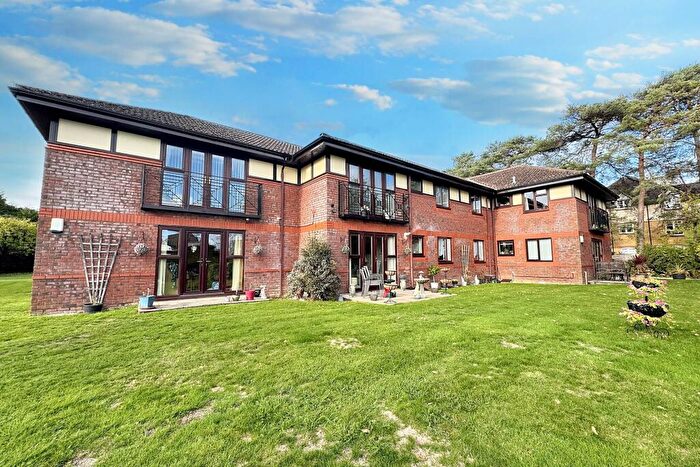 2 Bedroom Flat For Sale In Ferndown, BH22