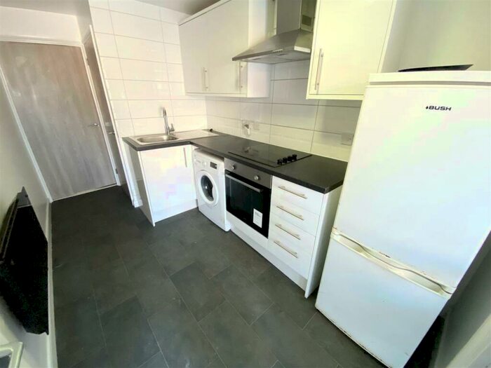 1 Bedroom Apartment To Rent In Preston Gardens, Luton, LU2