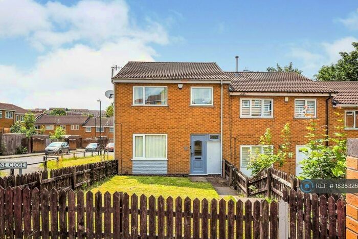 3 Bedroom End Of Terrace House To Rent In Aveline Close, Nottingham, NG5