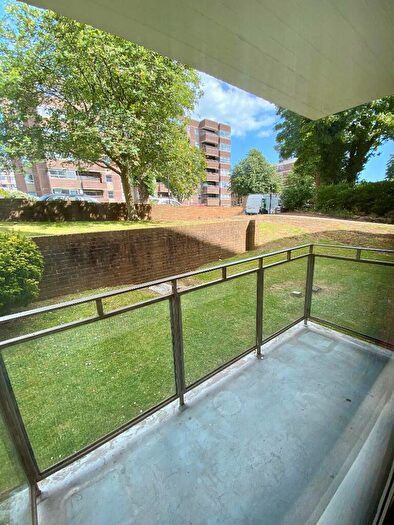 2 Bedroom Flat To Rent In Eaton Gardens, Hove, East Sussex, BN3