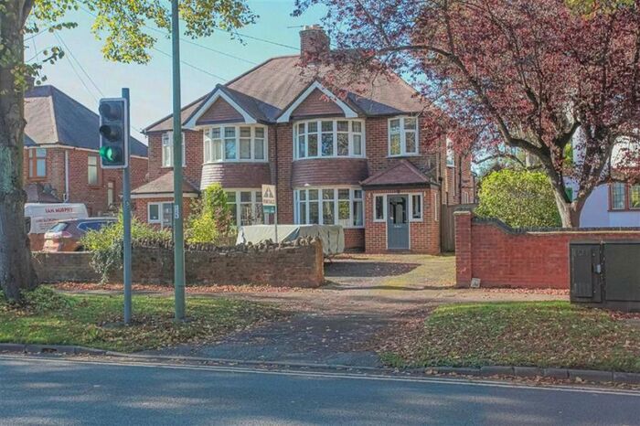 3 Bedroom Semi-Detached House To Rent In Oxford Road, Banbury, Oxfordshire OX16