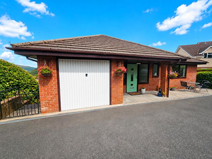 5 Bedroom House For Sale In Grove Close, Knighton, LD7