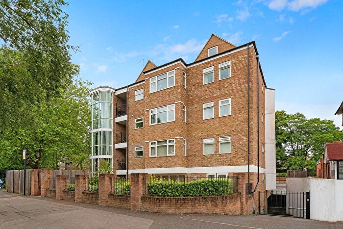 2 Bedroom Flat For Sale In Hermon Hill, Wanstead, E11