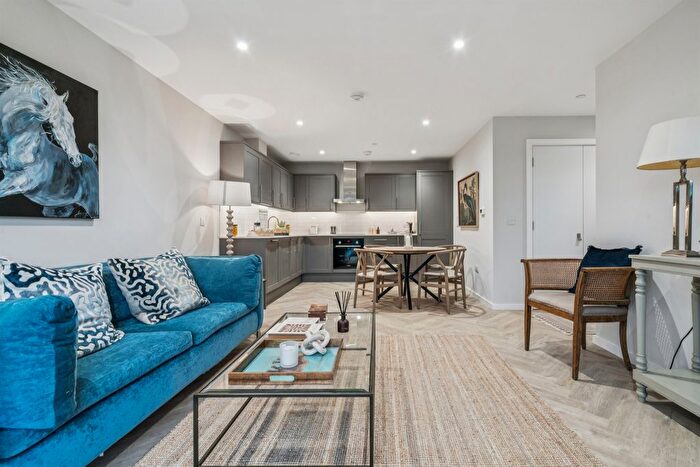 2 Bedroom Flat For Sale In Fallsbrook Road, London, SW16