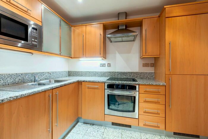 2 Bedroom Flat To Rent In Shad Thames, Shad Thames, London, SE1