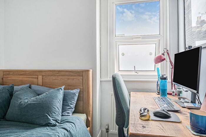 1 Bedroom Flat For Sale In Haven Lane, London, W5