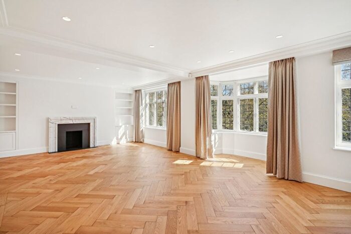 2 Bedroom Flat To Rent In Dorchester Court, - Sloane Street, SW1X