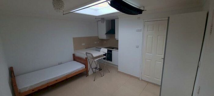 Studio To Rent In The Fairway, Leatherhead, KT22