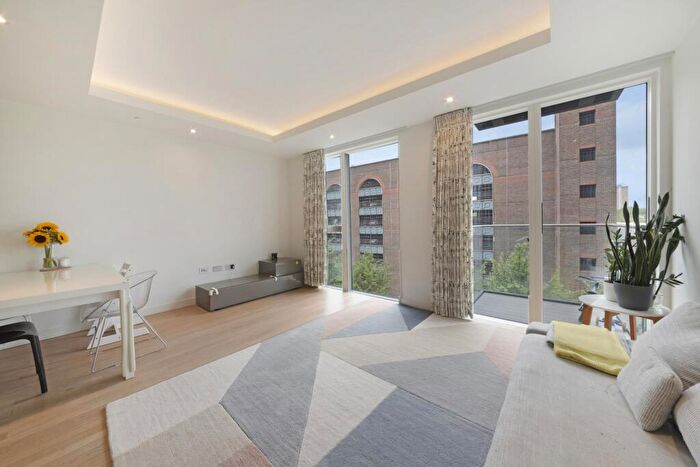 2 Bedroom Apartment To Rent In Park Vista Tower, Wapping Lane, E1W