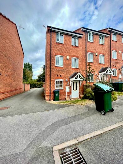 4 Bedroom Town House To Rent In Lowfield Road, Binley, Coventry, CV3