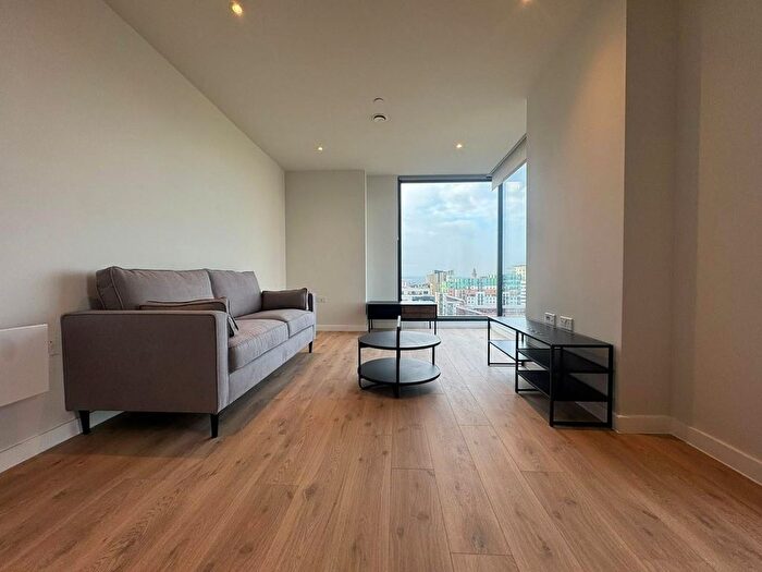 2 Bedroom Flat To Rent In Aspin Lane, Manchester, M4