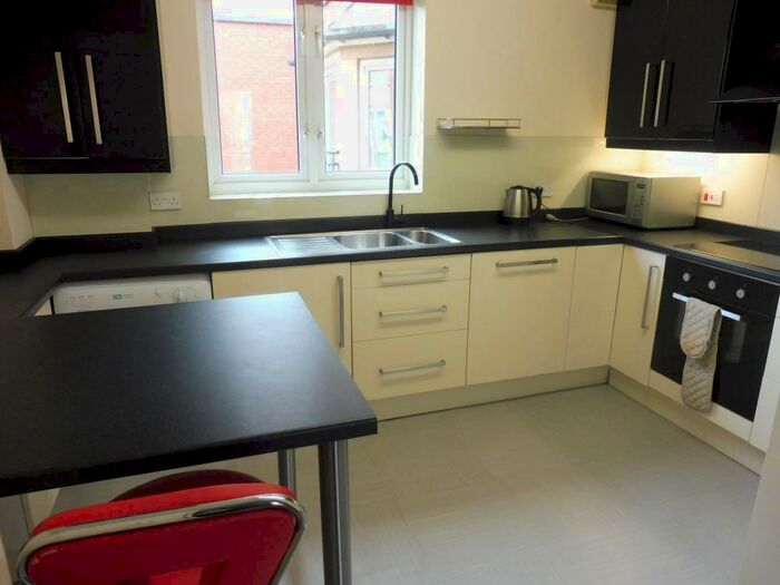 3 Bedroom Apartment To Rent In Barquentine Place, Cardiff, CF10