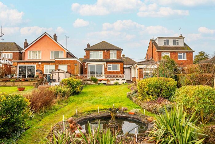 3 Bedroom Detached House For Sale In Elaine Gardens, Woodside, Luton, Bedfordshire, LU1