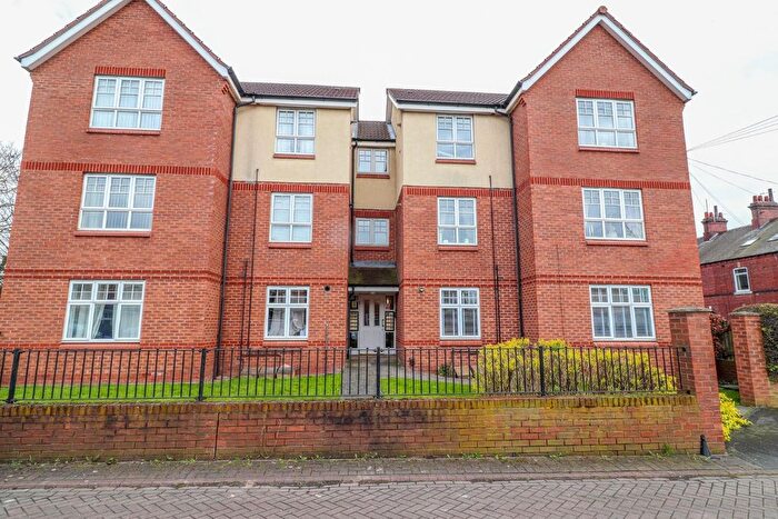 2 Bedroom Flat To Rent In Mill Chase Gardens, Wakefield, WF2