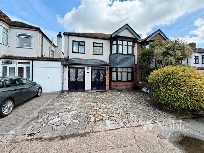 4 Bedroom Semi Detached House For Sale In Albany Road, Hornchurch, RM12