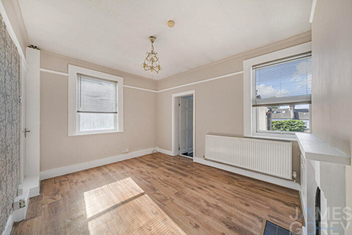 1 Bedroom Flat For Sale In Elm Road, Greenhithe, DA9