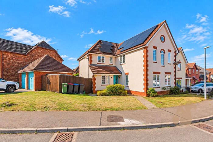4 Bedroom Detached House For Sale In Broadoaks Crescent, Braintree, CM7