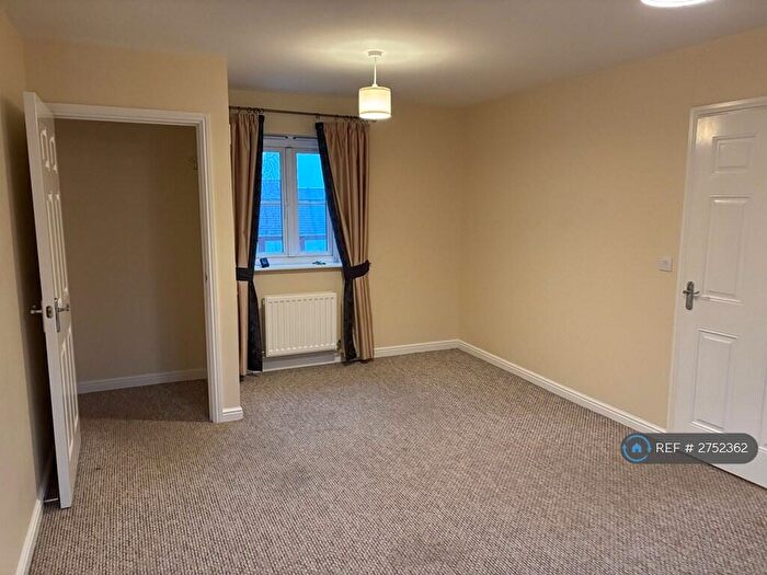 2 Bedroom Flat To Rent In Russell Walk, Exeter, EX2