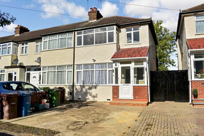 4 Bedroom End Of Terrace House To Rent In Landseer Close, Edgware, HA8