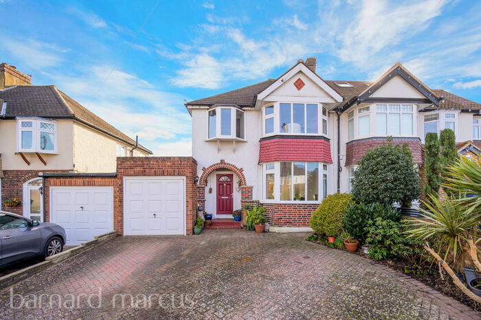 4 Bedroom House To Rent In Ravensfield Gardens, Epsom, KT19