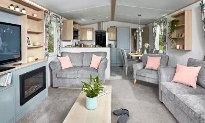 2 Bedroom Property For Sale In St. Leonards, Ringwood, BH24