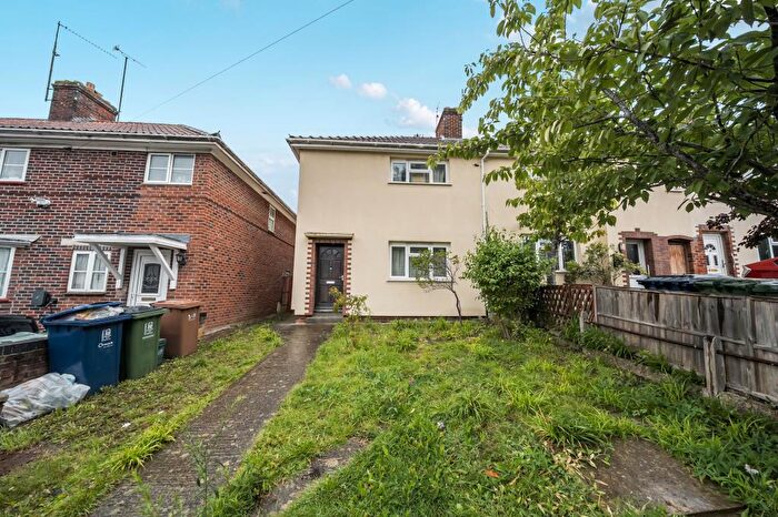 3 Bedroom Semi-Detached House For Sale In East Oxford, Oxford, OX4