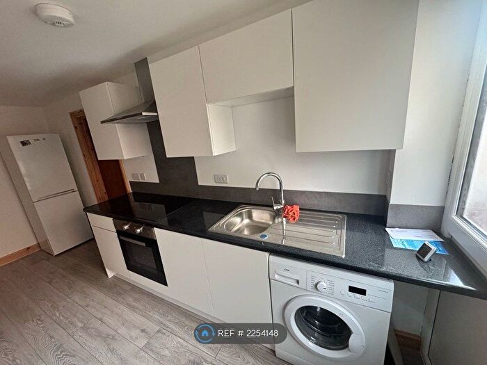 1 Bedroom Flat To Rent In Hill Lane, Southampton, SO15