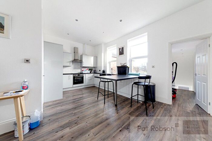2 Bedroom Flat To Rent In Hyde Terrace, Gosforth, Newcastle Upon Tyne, NE3