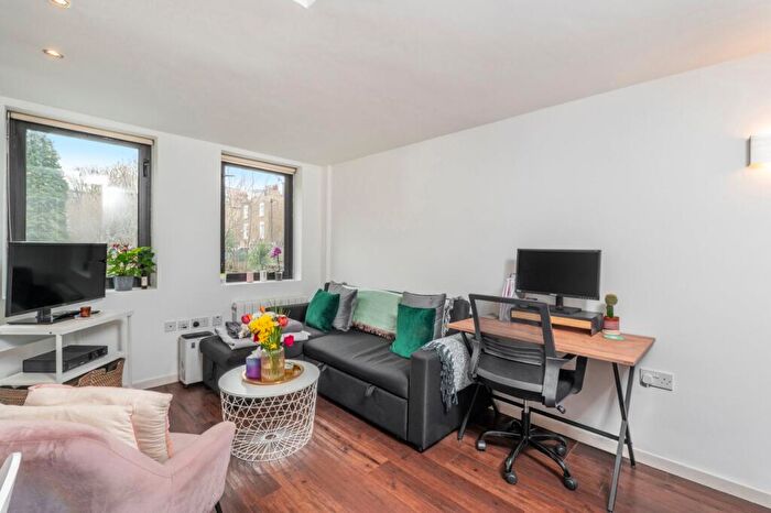 1 Bedroom Flat For Sale In Hemstal Road, West Hampstead, NW6