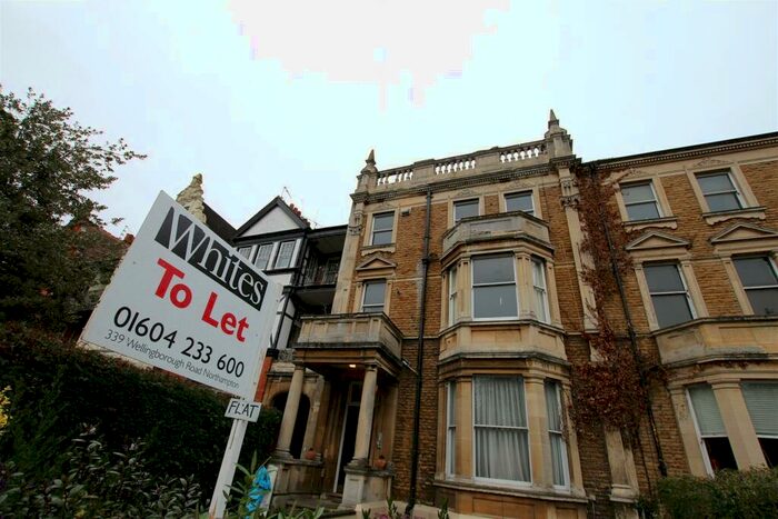 2 Bedroom Flat To Rent In East Park Parade, Northampton, NN1
